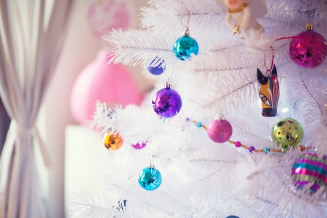 White Christmas Tree on www.blog.nathalie.ie