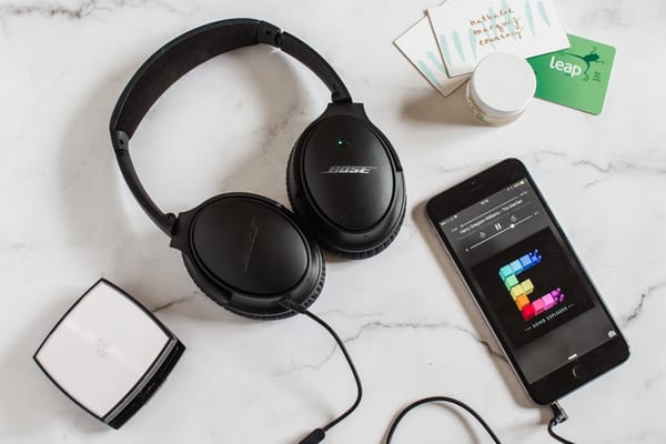 Bose Quiet Comfort 25 headphones | nathalie.ie